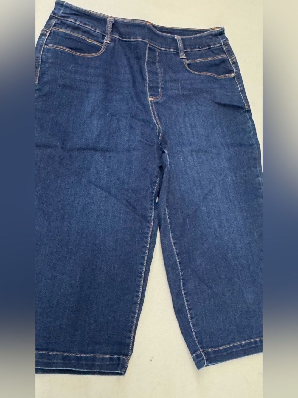 Time and Tru Blue Women’s Pull on Denim Capris Cropped Blue Jeans